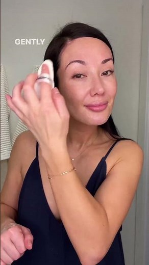 How to use a setting powder: makeup brush or powder puff? | #shorts