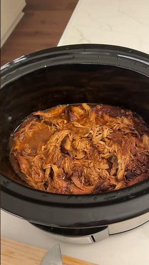 BBQ Chicken Mashed Potato Bowls ⬇️ Ingredients: * 3 boneless/skinless chicken breast * 1 cup bbq