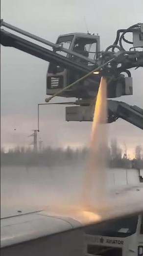 Aircraft De-Icing Like You've Never Seen! | Helsinki Airport | Ryanair 737