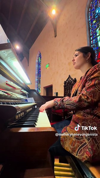 Why am I so serious 😂 🎧 Prelude in C Major, BuxWV 137 by Dieterich Buxtehude #pipeorgan #buxtehude #prelude #barroco #virtuoso