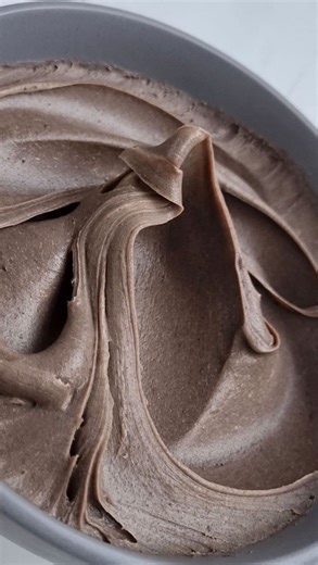 Este ganache de Oreo es perfecto para que te diferencies y seas una pastelera espectacular Perfecta para rellenar tortas o macarrones esta receta nunca te va a fallar! 🍪 Así que guárdala y comenta “Oreo” para recibir mi receta! #ganache #oreo #ganachedechocolate #rellenosdetortas #cakefilling #buttercream #recetas #pasteleria #emprendedora #aprendepasteleria | Buttercream Pro