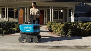 Amazon effectue ses premières livraisons par robot autonome