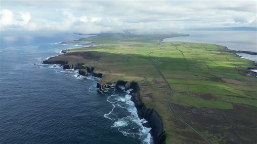 Penhascos de Loop Head, Irlanda: Vistas aéreas da beleza selvagem do Atlântico