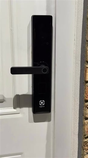 Digilock on Instagram: "Cerradura Inteligente Biométrica 5 maneras de abrir la puerta de tu hogar 🏠 • Aplicación móvil 🤳🏼 • Huella dactilar 🫆 • Contraseña 🔢 • Tarjeta • Llaves 🔑 Estamos ubicados en Caracas capuchinos Delivery en la Gran Caracas 🛵 Envíos a todo el país 🇻🇪 Contáctanos a través del WhatsApp 04122625627 #cerradurasinteligentes #caracas #digilock #hogarinteligente #venezuela"