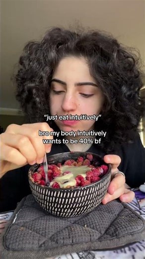 intuitive eating doesn’t work if your body has no intuition 💀😭 #gymrelatable