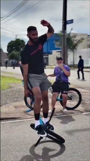 Cycle stunts on fire! 🚲🔥