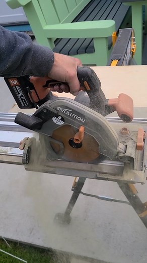 Testing out the all new @evolutionpowertools_uk cordless track compatible circular saw and soon to be released ST2800, multi brand compatible professional tracks. Stunning piece of kit, and I'm happy to see Evolution taking out a track compatible and not a dedicated plunge saw. It's keeps it more affordable and practical to thier target market. #tools #evolution #saw #tracksaw #plungesaw #sp2800 #newtool #powertools #cordless | Deandohertygreaser
