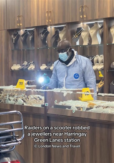 Machete-Wielding Raiders Target Bilezzik Jewellers in London