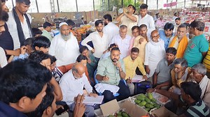 142K views · 2.2K reactions | June 4, 2025 दिल्ली 省 आम के भाव Azadpur delhi mandi today mango market price fruitmarket #mangoprice | Delhi Fruit Market | Facebook