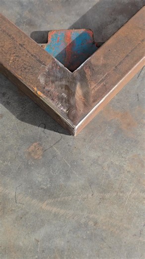 Genius idea!!!making a 90 degree connection between a round pipe and a square tube #NeedViews #comment #like #follow #share #1millionviews | Handy Welder