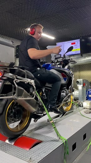 2020 BMW R1250GS Adventure 😎 113hp at 5500ft above sea level. #BMW #R1250GS #Adventure #Akrapovic #Quickshift #Dyno #BikeLife BMWmotorrad