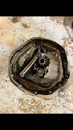 Blew out the rear diff and now we gotta replace the transmission!!! #cummins_power#CapCut #fyp #foryoupage #ram2500diesel #ram