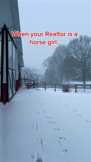 Cuando tu agente inmobiliario es una chica de caballos