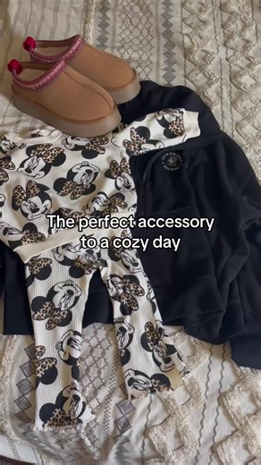 The perfect addition to a cozy day 🤍 because comfort is a non negotiable these days @licia__love