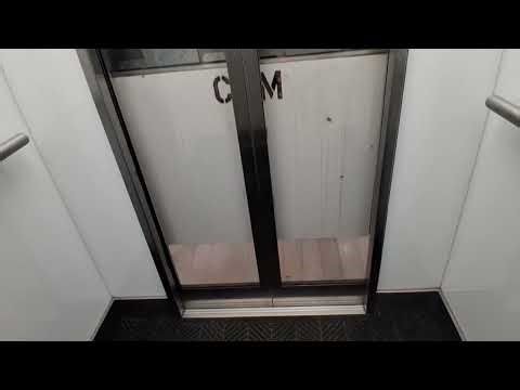 MEI hydraulic glass elevator at the Westfield World Trade Center mall (Manhattan, NY)