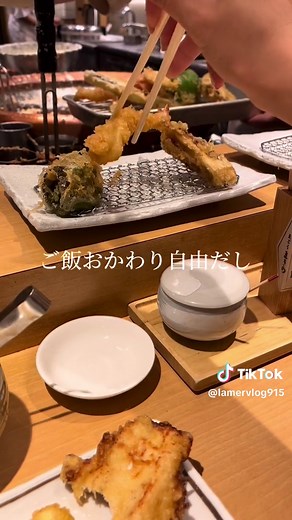 ご視聴ありがとうございます☺︎ . 今回は出社の日の1日です！ 私の会社は在宅もあるので、週の半分は在宅です🏠 また在宅での1日も撮りたいと思います。 . この日は退勤後、彼とデートだったので 少しおしゃれしていますが、普段は ユニクロで揃えることが多いです！ . またオフィスカジュアルも載せたいな〜😌 . ———————————— @eea_life 投稿見てくださりありがとうございます！ 初めましてエアです🌼 このアカウントでは新卒のゆるい生活とお金のことのついて発信しています💰 . . ▫️4月から新社会人｜初めての1人暮らし ▫️貯金0からスタートの新卒日記 ▫️貯金一緒に頑張る人募集中 ———————————— #家計簿＃貯金#貯金部#目標#家計管理#貯金生活 #貯金術 #ol #新卒ol #新卒1年目 #新卒入社 #出社コーデ #出社 #出社日 #天ぷらまきの #お金 #節約 #コーデ #olの日常 #olの家計簿 #olの日 #olの暮らし #olの昼休み