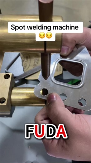 Spot welding machine welding 4 layers of 0.35mm stainless steel plates. Tell me your welding problem and I will help you find a solution. #fyp #foryoupage #foryou #spotweldingmachine #spotwelder #spotwelding #weldingmachine #welder #weldingtiktok #factory #weldingfactory #tiktok #weldinglife #weldinghelmet #powertools #videoviral #welding #welding #aparat #video