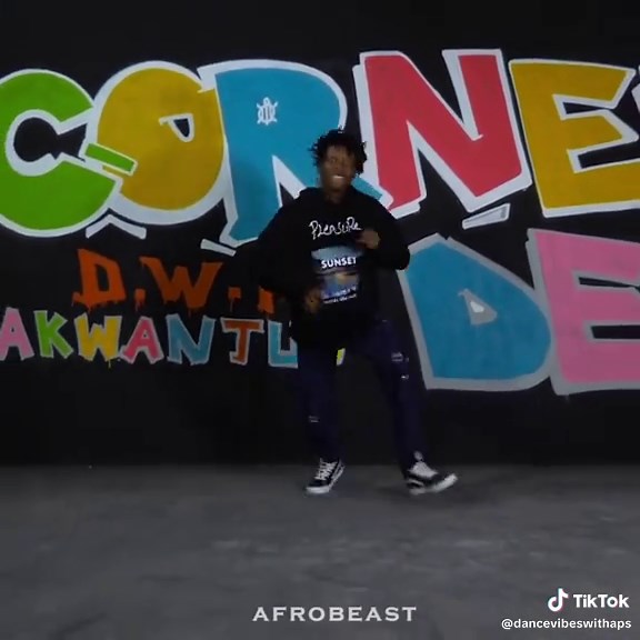 Crazy legs🔥 #afrobeast #fyp #trendingvideo #dance #dancevibewithaps #tiktokghana🇬🇭