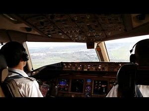 Landing at Heathrow seen from the cockpit