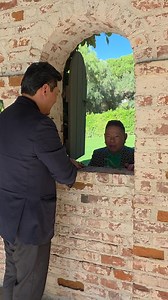 Đây là con bò đực ngồi ở HBN. Ngôi nhà đã có 130 năm lịch sử, hơn một nửa nước Mỹ 150 năm. Những lỗ này được các linh mục sử dụng để tẩy rửa tội lỗi của tất cả các tín đồ Công giáo Mexico. Cha Anthony Trần có ước mơ xây dựng một tháp chuông cho nhà thờ của mình giống như tháp chuông tôi có ở trang trại HBN. Tôi và nhóm bạn của tôi như Poly Nguyễn, Melani Trần và Lam Triều Vỹ đã quyên góp được 50.000 đô la cho nhà thờ của ông để giúp các trẻ em mồ côi nghèo được học hành tử tế, vươn lên và trở th