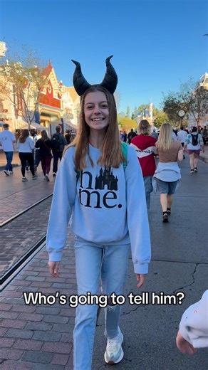 The YAWI Family on Instagram: "Who do you think keeps to the budget and who doesn’t? #YouAREworthit #disneyland #family"