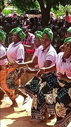 Dança tradicional N'KETEKETE do Centro de Moçambique