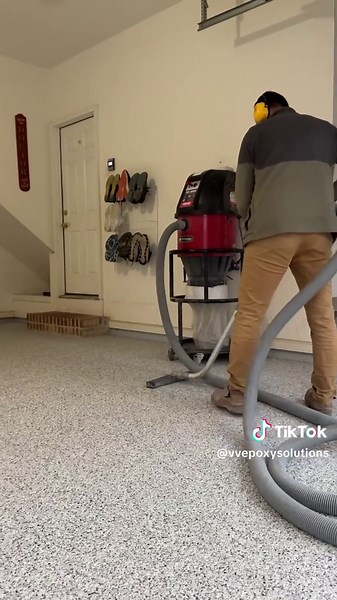 Vitalii Zhadenov (V&V Epoxy) on TikTok