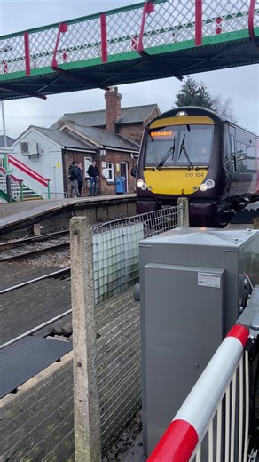 170 cross country at the level @Rail Adventures 🛤️☃️❄️ ur hand 🖐️ lol 😂 crossing heading to Birmingham new street hope you enjoy also was my first time videoing at a train level crossing 🔥🔥🔥🔥🔥❤️❤️❤️👏👏👏👏😆😆😆😆🤩🤩🤩🤩🤩🤩💪💪💪💪😁😁😁😎😎😎😎😊😊😊🇬🇧🇬🇧🇬🇧💯💯💯😄😄😄🔥🔥🔥