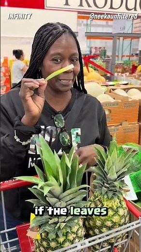How to Know a Pineapple is Ripe 😳🍍