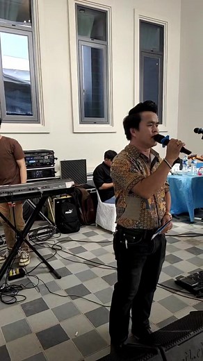 7.7K views · 195 reactions | ອ້າຍໂຄສົກເມກຂາວບ່າວຊຽງຂວາງກິນນົກແອນຕຸ້ງຈະຈີໂຈ້ຍ ຕ້ອງການວົງດົນຕີໄປເສບງານຂອງທ່ານຕິດຕໍ່ຫາພວກເຮົາໄດ້ເດີ☎️☎️02058144622 | Sith Sailoung | Facebook