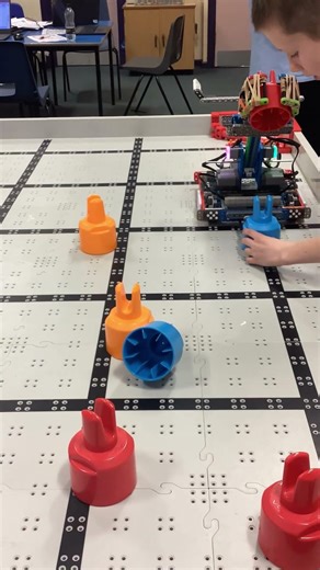 VEX IQ: An Easy quick 3 stack for your #mixandmatch autonomous run #robotics #vexrobotics