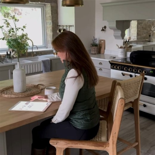 10K views · 35 reactions | Find your kitchen style in just three simple steps with Howdens' new Kitchen Style Finder! hwdn.uk/KitchenStyleFinder  Step 1: Choose your colour palette ️ Step 2: Browse inspiring kitchens and pick your favourites ✨ Step 3: Select your kitchen layout Get personalised kitchen recommendations and book a design appointment to kick-start your renovation! | Howdens | Facebook