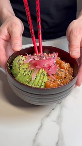 🔸ARROZ DE SUSHI🔸Hoy os enseño a hacer el arroz de sushi que tanto me estáis pidiendo. En este caso he preparado un Poke, pero podéis utilizarlo para hacer nigiris, rolls y todo lo que se os ocurra. !Si queréis que os salga bien rico, utilizar un arroz especial para sushi!📍Modo de preparación del arroz📍-Lavar el arroz hasta quitarle el almidón, siempre con agua fría y tantas veces como sea necesario (el agua tiene que salir limpia)-Mima cantidad de arroz y agua (aunque yo siempre cubro el arr