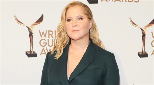33K views · 105 reactions | Amy Schumer gave a look into her recovery from back surgery, hilariously sharing that she overheard someone in the hospital joke, "Pickleball keeps this place in business." https://eonline.us/4liFLKA | E! News | Facebook