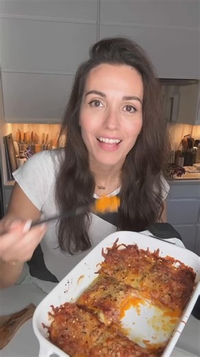 Stella Drivas 🇬🇷🇺🇸 on Instagram: "NO PASTA BUTTERNUT SQUASH LASAGNA 🌟 a super viral recipe that is perfect for the fall season 🍁 💥If you enjoy recipes like this one, make sure you ORDER my NEW COOKBOOK📚 link in bio 🔗 or comment COOKBOOK💥 Comment RECIPE to receive a link for this post in your DMs ✨✨✨ Full recipe is on my website: https://hungryhappens.net/no-pasta-butternut-squash-lasagna/ 💙Stella"