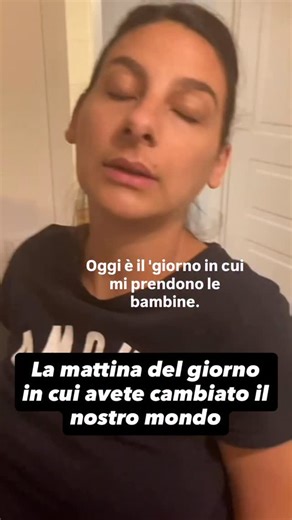 Due momenti che finora ho tenuto segreti e che ora voglio condividere anche con voi Amici per festeggiare questo primo anno: La mattina del cesareo di Martina lo sguardo che diceva tutto (tra paura e amore) e i primi vagiti di Allegra e Beatrice, pochi minuti dopo essere venute al mondo. Da quel giorno non ho più avuto bisogno di chiedermi “cosa conta davvero”. Ogni sorriso, ogni notte in bianco, ogni piccolo progresso è la risposta più semplice e più potente che potessi ricevere. Oggi le mie fi