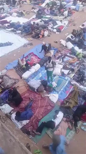 The Islamist group JNIM, which is waging war against the central government of Mali, continues to blockade the main roads leading to the country's capital, BamakoOutside Bamako, truck drivers have set up a makeshift camp because JNIM does not allow them to enter Bamako, and they cannot deliver their cargo.