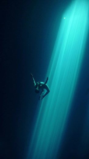 Exploring the Depths: Maria Yancheva's Stunning Freediving Journey