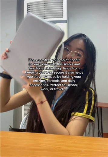 Protect Your iPad with This Functional Tablet Bag