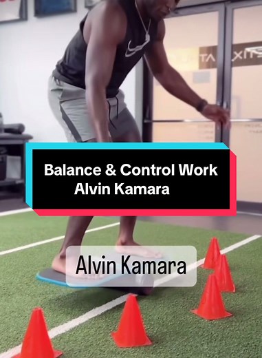 Balance and control work with Alvin Kamara this offseason (via Doctor Reef) #offseasontraining #workout #balance