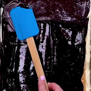 28K views · 36 reactions | This easy eclair cake recipe tastes just like an éclair, only it’s much easier to make. My favorite part is you don’t even have to use the oven. It’s a no bake eclair cake, so I just make the cake the day before, pull it out of the fridge, and it’s ready to serve. https://spaceshipsandlaserbeams.com/blog/cool-cakes/no-bake-eclair-cake-easy-recipe | Spaceships and Laser Beams | Facebook