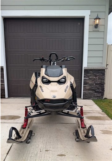 I just got my snowmobile back from Dynamic Designs and it’s looking insane! Check out the wrap they helped me design and installed! #snowmobile