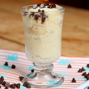 Mug Cake de Vainilla y Chispas de Chocolate Receta completa en http://taste.md/29ye5l6 | Tastemade Español