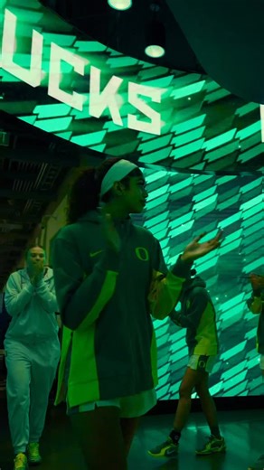 Battle forward. Ducks vs. Minnesota tonight in MKA at 6pm. #GoDucks | Go Ducks