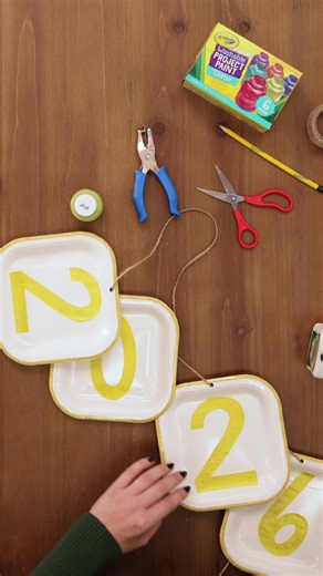 Colorful DIY New Year’s Banner Crafting Ideas