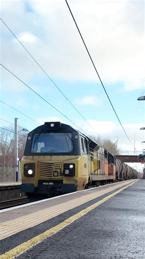 Colas Class 70810 Port Of Workington Colas to Aberdeen Waterloo Colas at Shieldmuir #class70 #wcml