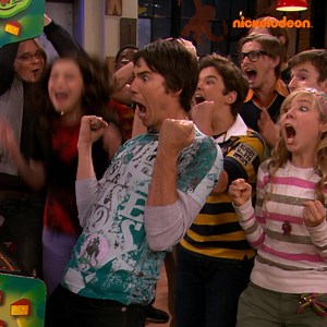 Etiqueta a tu amig@ ultra fan de los videojuegos. 🕹😎 #iCarly #MyNick | Nickelodeon en Español