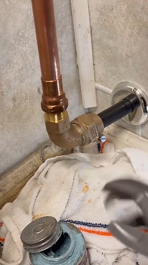 Poly 👉 Copper using Hercules Megaloc 🔒 Simple and effective fix @plumbyoung 🙌 | Oatey