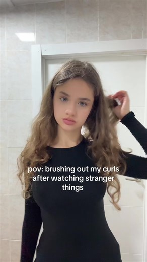 Brushing Out My Curls Inspired by Stranger Things