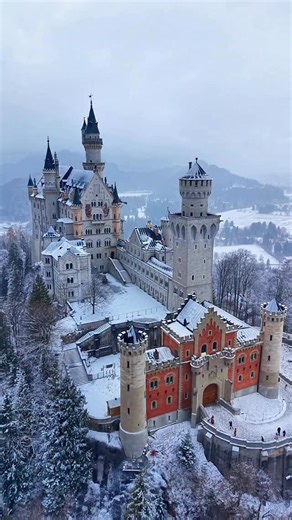 Perched dramatically on a rugged hill above the Bavarian village of Hohenschwangau, Neuschwanstein Castle stands as one of the most iconic and romantic castles in the world. Commissioned in 1869 by King Ludwig II of Bavaria, it was envisioned as a fairy-tale retreat inspired by medieval legends, chivalry, and the operas of Richard Wagner. Although never fully completed, the castle’s breathtaking turrets, grand halls, and painted murals embody Ludwig’s dream of an idealized medieval kingdom, unto